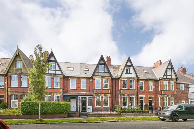 Discover Wingrove Victorian Charm, Diverse Shops, and Green Retreats